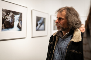 Wernisaże dzień po dniu: Tomasz Milcewicz / Krzysztof Madej - Publiczność oglądająca wystawę