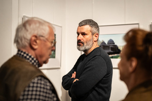 Wernisaże dzień po dniu: Tomasz Milcewicz / Krzysztof Madej - Publiczność oglądająca wystawę