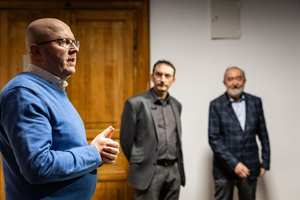 Wernisaże dzień po dniu: Tomasz Milcewicz / Krzysztof Madej - Prezes Honorowy Tarnowskiego Towarzystwa Fotograficznego oraz autorzy: Tomasz Milcewicz i Krzysztof Madej