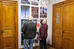 Wernisaże dzień po dniu: Gabriela Półkoszek / Ewa Serafińska - Publiczność przed rozpoczęciem wystawy