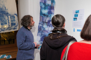 Wernisaże dzień po dniu: Gabriela Półkoszek / Ewa Serafińska - Publiczność oglądająca wystawę