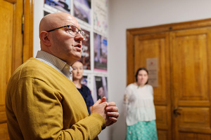 Wernisaże dzień po dniu: Gabriela Półkoszek / Ewa Serafińska - Prezes Honorowy Tarnowskiego Towarzystwa Fotograficznego oraz autorki: Gabriela Półkoszek i Ewa Serafińska