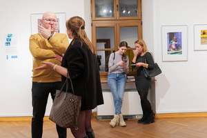 Wernisaże dzień po dniu: Gabriela Półkoszek / Ewa Serafińska - Publiczność oglądająca wystawę