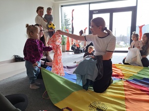 Muzyka dla smyka - Uczestnicy podczas zajęć.