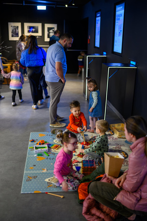 Rozmarzone poranki: Nowe przygody Misia Uszatka - Uczestnicy Rozmarzonych poranków w holu kina Marzenie