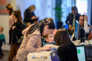 Rozmarzone poranki: Nowe przygody Misia Uszatka - Uczestnicy Rozmarzonych poranków w holu kina Marzenie