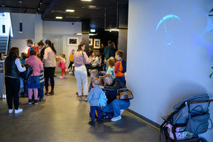 Rozmarzone poranki: Nowe przygody Misia Uszatka - Uczestnicy Rozmarzonych poranków w holu kina Marzenie