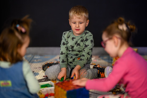 Rozmarzone poranki: Nowe przygody Misia Uszatka - Uczestnicy Rozmarzonych poranków w holu kina Marzenie