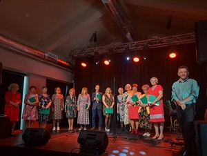 Koncert wiosenny zespołu STOLAT oraz obrady Tarnowskiej Rady Seniorów - Zespół STOLAT podczas koncertu