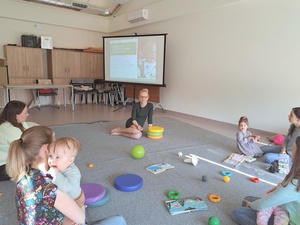 Tu mamy spotkamy: Maluch przy stole - Uczestniczki podczas spotkania