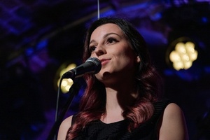 Koncert: Pracownia Piosenki "Na przekór" - Podczas koncertu. Na scenie artyści Pracowni Piosenki.