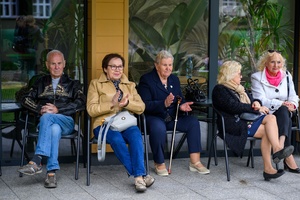 Koncert Chóralne Majówki: Chór Fox Vox - Publiczność nagradzająca brawami występ chóru Fox Vox