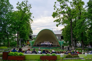 Koncert Chóralne Majówki: Chór Fox Vox - Amfiteatr w trakcie koncertu chóru Fox Vox z perspektywy jego górnej części