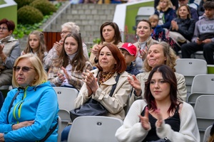 Koncert Chóralne Majówki: Chór Fox Vox - Publiczność nagradzająca brawami występ chóru Fox Vox
