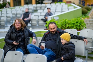 Koncert Chóralne Majówki: Chór SOLski - Amfiteatralna publiczność w oczekiwaniu na występ Chóru SOLski