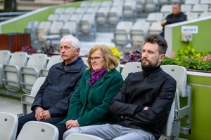 Koncert Chóralne Majówki: Chór SOLski - Amfiteatralna publiczność zasłuchana podczas występ Chóru SOLski