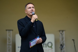 Koncert Chóralne Majówki: Chór SOLski - Dyrektor TCK Tomasz Kapturkiewicz zapowiadający koncert Chóru SOLski