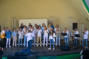 Koncert Chóralne Majówki: Chór GOS.pl - Na scenie śpiewające chórzystki i chórzyści