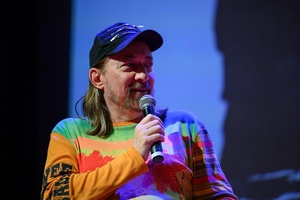 39. TNF - Dzień 1 (30.05.2025) - Na scenie Ryszard Jaźwiński prowadzący spotkanie z Bartoszem M. Kowalskim po seansie "Ciszy nocnej"