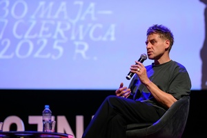 39. TNF: Dzień 4 (2.06.2025) - Na scenie Marzenia Damian Kocur reżyser "Pod wulkanem" odpowiadający na pytania podczas spotkania z publicznością