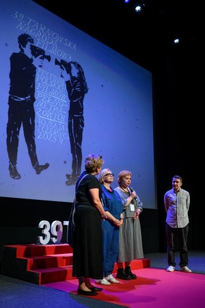 39. TNF: Dzień 4 (2.06.2025) - Na scenie Marzenia Małgorzata Imielska, reżyserka filmu "Posłuchaj, co chcę ci powiedzieć", główna bohaterka filmu Gosia z mamą i Kuba Armata