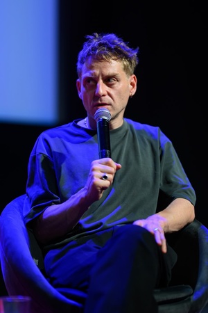 39. TNF: Dzień 4 (2.06.2025) - Na scenie Marzenia Damian Kocur reżyser "Pod wulkanem" odpowiadający na pytania podczas spotkania z publicznością