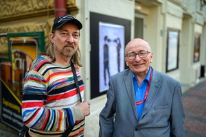 39. TNF: Dzień 5 (3.06.2025) - Przed kinem dziennikarze Ryszard Jaźwiński i Andrzej Bukowiecki