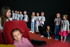 39. TNF: Dzień 5 (3.06.2025) - Jury Dziecięce w sali Marzenia przed projekcją Filmów Młodego Widza