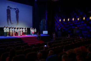 39. TNF: Dzień 5 (3.06.2025) - Jury Dziecięce na scenie Marzenia przed projekcją Filmów Młodego WidzaJury Dziecięce na scenie Marzenia przed projekcją Filmów Młodego Widza