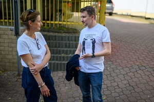 39. TNF: Dzień 7 (5.06.2025) - Przed Marzeniem od lewej: reżyserka "To nie mój film" Maria Zbąska w rozmowie z Kubą Armatą