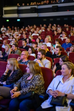 39. TNF: Dzień 8 (6.06.2025) - Widzowie w sali kinowej podczas spotkania z Bogusławem Lindą