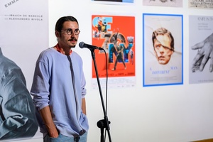 39. TNF: Dzień 8 (6.06.2025) - Maks Bereski podczas finisażu swojej autorskiej ekspozycji "©Plakiat. Wystawa wybranych plakatów artystycznych vol. 3" w Galerii TCK