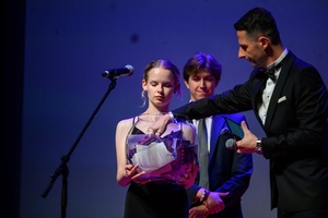 39. TNF: Gala Wręczenia Nagród (7.06.2025) - Na scenie Sebastian Szafarz losuje kupon plebiscytu publiczności