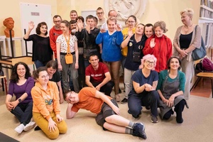 Warsztaty ceramiczne "Wzorzysty kafelek" - Uczestnicy warsztatów - zdjęcie grupowe