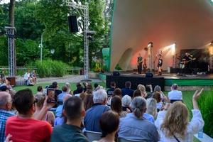 ZDEARZENIA 2025: Renata Przemyk - Amfiteatralna publiczność podczas koncertu