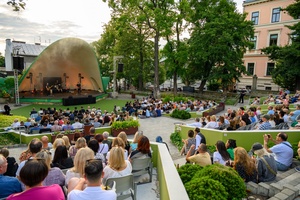 ZDEARZENIA 2025: Renata Przemyk - Amfiteatralna publiczność podczas koncertu