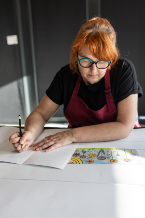 „Kompozycja miejska” - warsztaty ceramiczne - Uczestnicy warsztatów podczas pracy