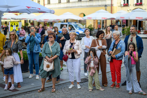 Starówka Jazz Festival 2025 - Koncert I - Publiczność podczas parady nowoorleańskiej.