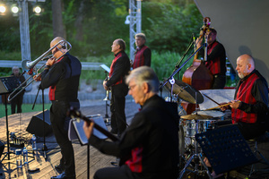 Starówka Jazz Festival 2025 - Koncert I - Na scenie tarnowskiego amfiteatru Five O'Clock Orchestra