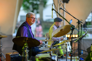 Starówka Jazz Festival 2025 - Koncert II - Old Boys Band na scenie amfiteatru letniego