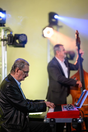 Starówka Jazz Festival 2025 - Koncert II - Leliwa Jazz Band & Wojciech Kamiński na scenie amfiteatru letniego