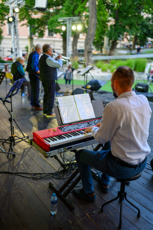 Starówka Jazz Festival 2025 - Koncert II - Old Boys Band na scenie amfiteatru letniego