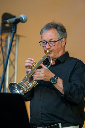 Starówka Jazz Festival 2025 - Koncert III - RB Dixie Five na scenie tarnowskiego amfiteatru