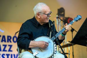 Starówka Jazz Festival 2025 - Koncert III - RB Dixie Five na scenie tarnowskiego amfiteatru