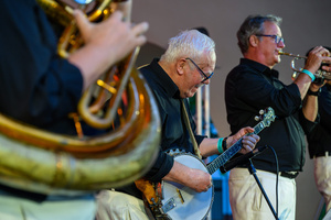 Starówka Jazz Festival 2025 - Koncert III - RB Dixie Five na scenie tarnowskiego amfiteatru