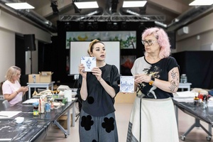 Warsztaty ceramiczne "Płytka tarnowska" - Yolik Naal i Dorota Omylska prezentują ceramiczne kafle