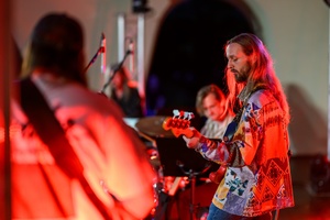 XX Był Sobie Blues: Natalia Sikora śpiewa Janis Joplin - Na amfiteatralnej scenie grający zespół Natalii Sikory