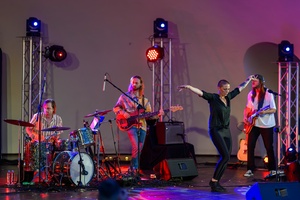 XX Był Sobie Blues: Natalia Sikora śpiewa Janis Joplin - Na amfiteatralnej scenie Natalia Sikora z zespołem