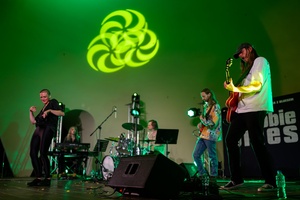 XX Był Sobie Blues: Natalia Sikora śpiewa Janis Joplin - Na amfiteatralnej scenie Natalia Sikora z zespołem