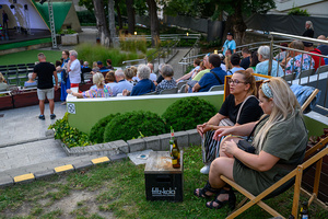 XX Był Sobie Blues: Clappton - A Tribute To Eric Clapton - Amfiteatralna publiczność w oczekiwaniu na rozpoczęcie koncertu